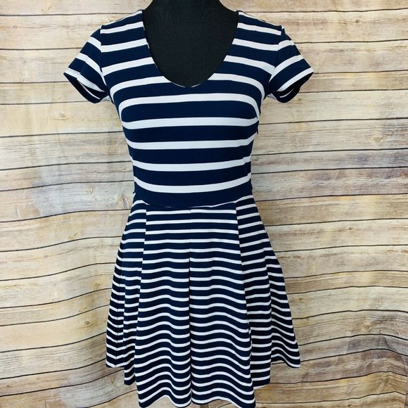 Joie Chikara Dress size S Fit Flare Skater Blue White Striped Side Zip Mini - Picture 4 of 7